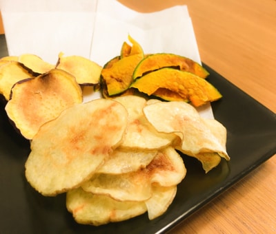油いらずでヘルシー! レンジで作る簡単ベジタブルチップス