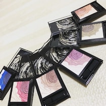 くすみカラーが大人っぽい！　ケイトの新作「ダークローズシャドウ」