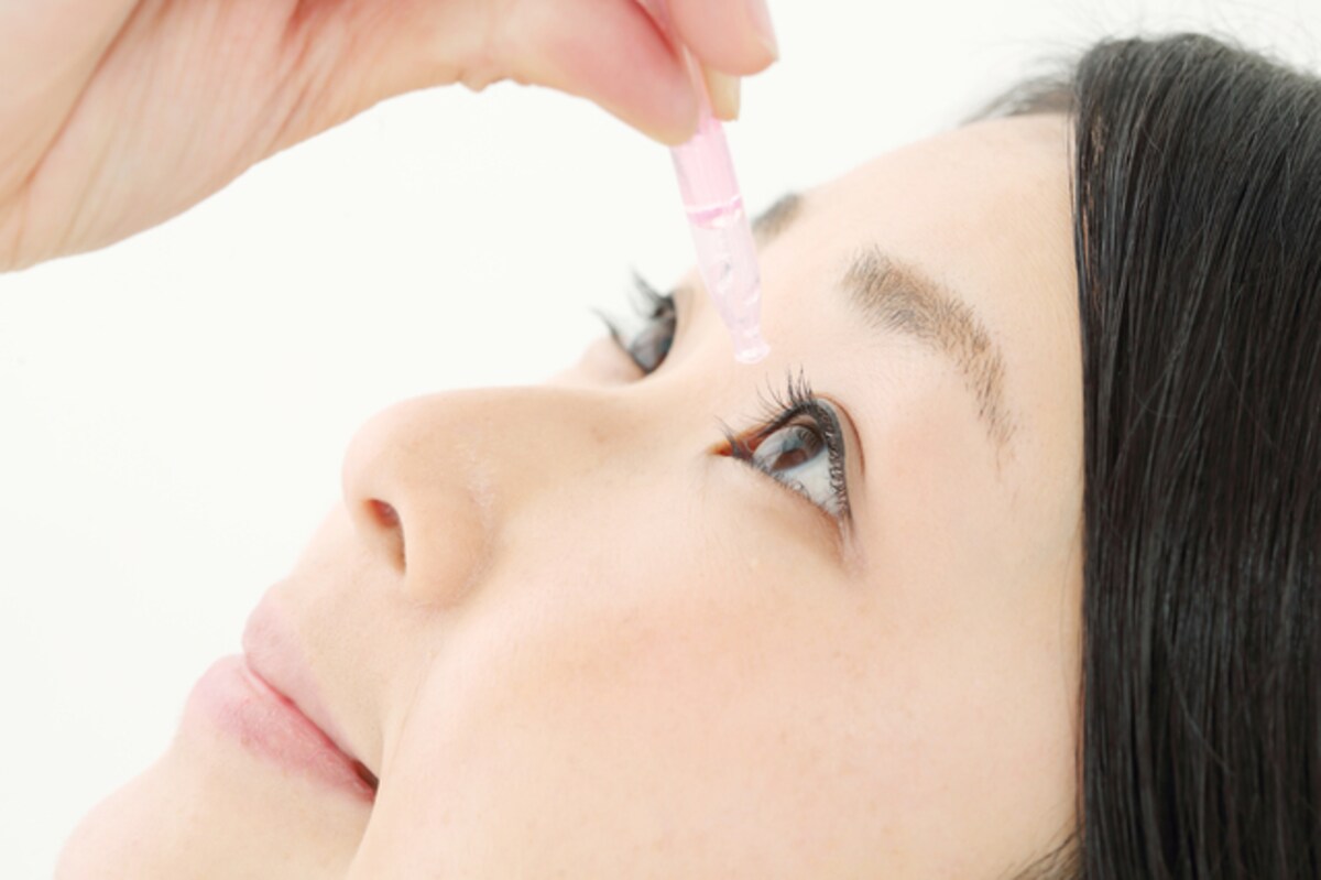目パチパチは逆効果!?　目薬の正しい使い方とは
