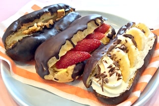 【コンビニグルメ比較】アレンジは無限大！ 濃厚チョコが香るエクレアを食べ比べ