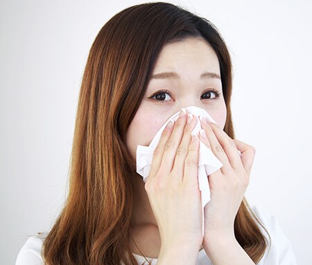 顔の脂の取りすぎに注意！ あぶらとり紙よりも××が丁度良い？