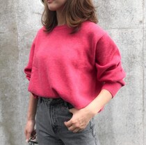 今年顔のカラーも！　毎日でも着たいユニクロのプレミアムラムセーター