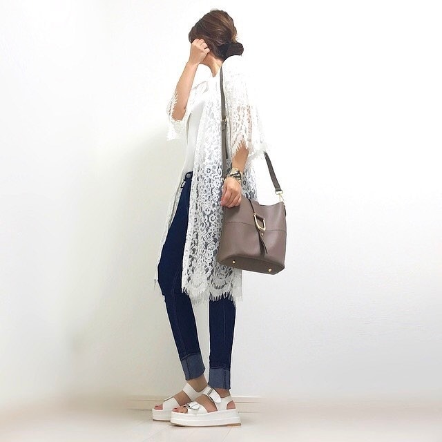 着るだけで女子ムード全開！　GUのレースガウンをチェック