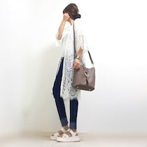 着るだけで女子ムード全開！　GUのレースガウンをチェック