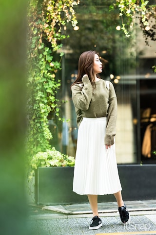 大人女子は心得ている！　ミモレ丈とミディ丈のスカートの違いって？