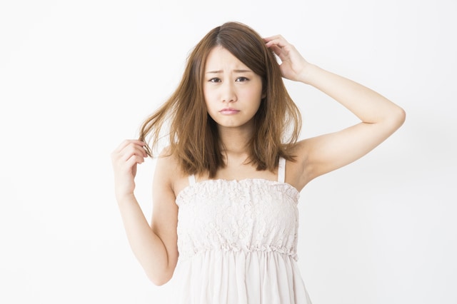 乾燥シーズンに出やすい? 相談しにくいフケの悩みについて聞いてみた