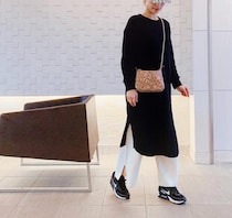 深めのサイドスリットで抜け感！　GUのワッフルスリットワンピース