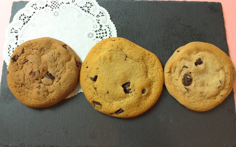 【コンビニグルメ比較】ずっしりソフトクッキー チョコが多いのはどこ?