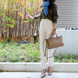 絶妙シルエットで美脚を演出！　こなれ感漂うユニクロのベイカーパンツ