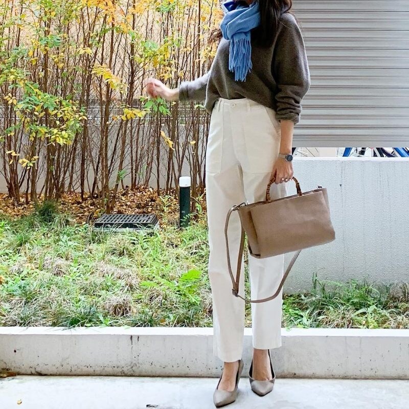 絶妙シルエットで美脚を演出! こなれ感漂うユニクロのベイカーパンツ