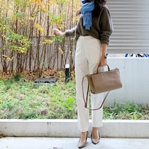 絶妙シルエットで美脚を演出！　こなれ感漂うユニクロのベイカーパンツ