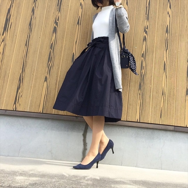 ハイウエストな大人のフレアスカート♪ ユニクロの「ミディスカート」を要チェック
