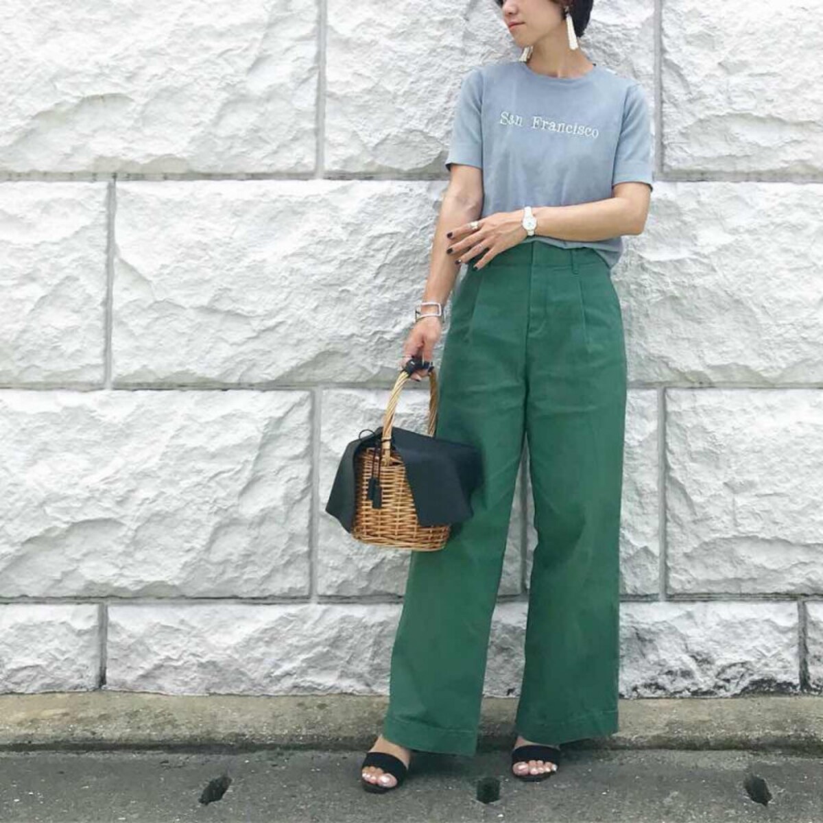 実は合わせやすい！　トレンドカラーのグリーンでオシャレコーデ