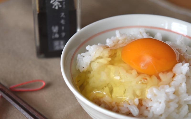 卵かけごはんや漬け丼がランクアップ! 成城石井のスモーク醤油が感動の味