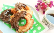 【コンビニグルメ比較】サックリ食感のオールドファッションはどれ？