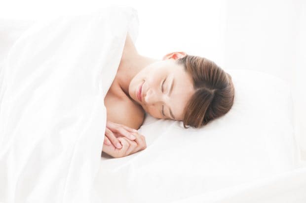 人がより早く眠りにつくのを助ける