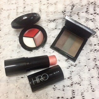 ブランドコスメや女優ミラーまで！　12月号は美容付録が勢ぞろい