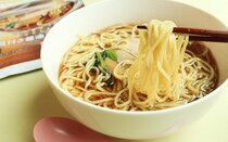 【コンビニグルメ比較】ラーメン屋さんのような冷凍具付き醤油ラーメンはこれ