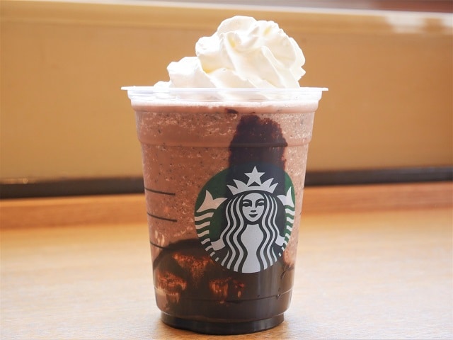 スタバの「アーモンドトフィ」と3種のチョコの濃厚な甘味を堪能せよ!