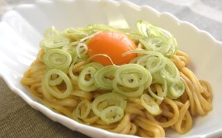 材料2つ、5分で完成！　「汁なしカレーうどん」が絡みつくおいしさ