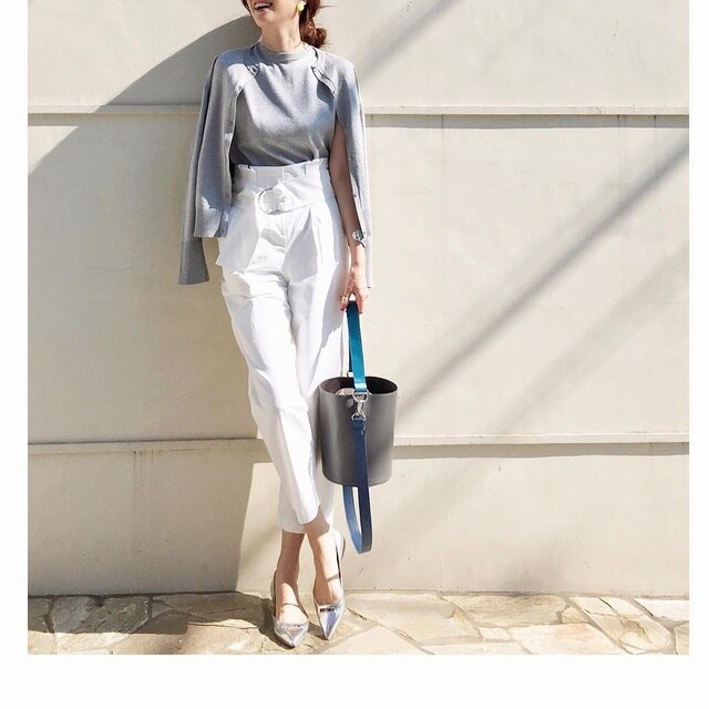 洗練されたシルエットが魅力　ミラ・オーウェンで作るシンプルコーデ