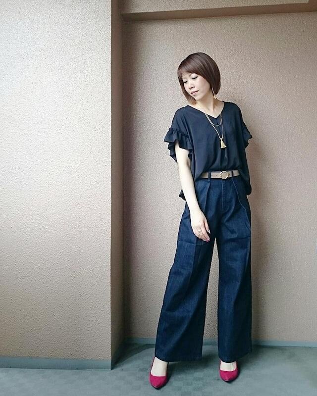 盛りすぎないから着こなしやすい! GUのラッフルブラウスに注目