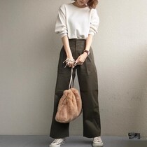 新作ベロアパンツの着こなしも　「 #ユニクロワイド族 」をチェック！