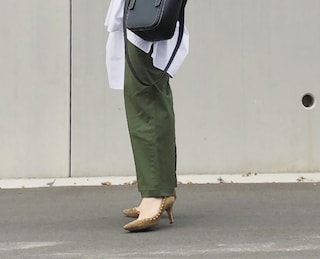 カジュアルなのに美シルエット！　ユニクロのハイウエストチノワイドパンツ