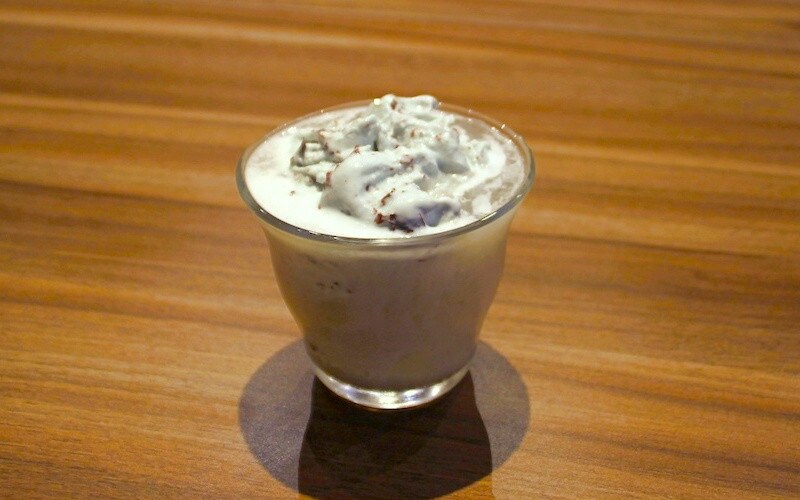 チョコミントアイス×ハイボール! 大人のクリームソーダを作ってみた