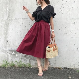 脚長効果あり！　ユニクロで買えるハイウエストスカートをチェック