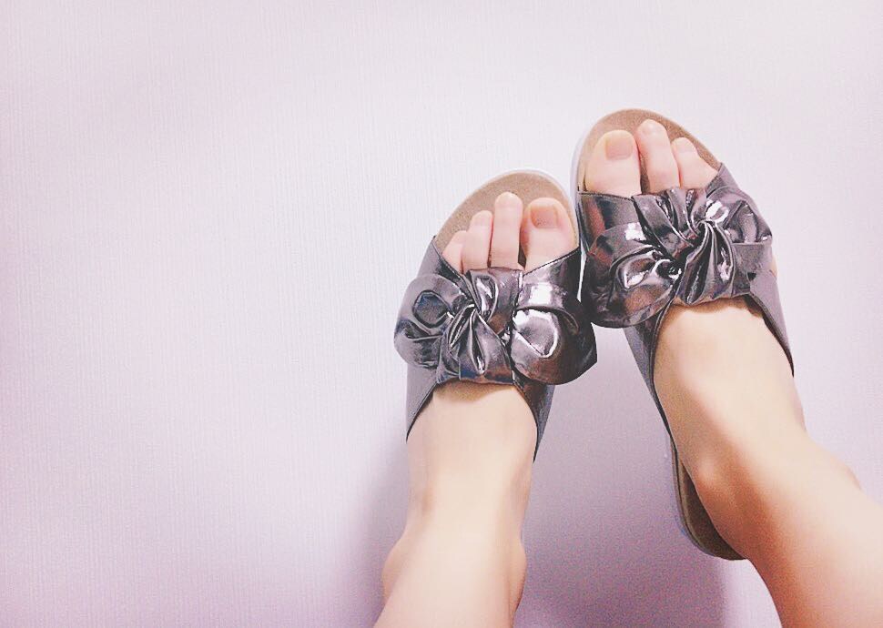 楽チンだけどかわいい♪ 今夏は「リボンサンダル」に注目
