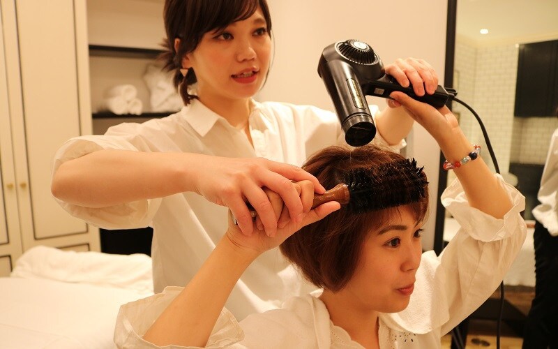 朝のセットが楽になる! 梅雨の夜にしておきたいヘアケアって?