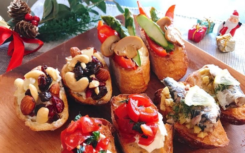 バゲットにいろいろ乗せよ♪ アレンジ自在の「ブルスケッタ」って?