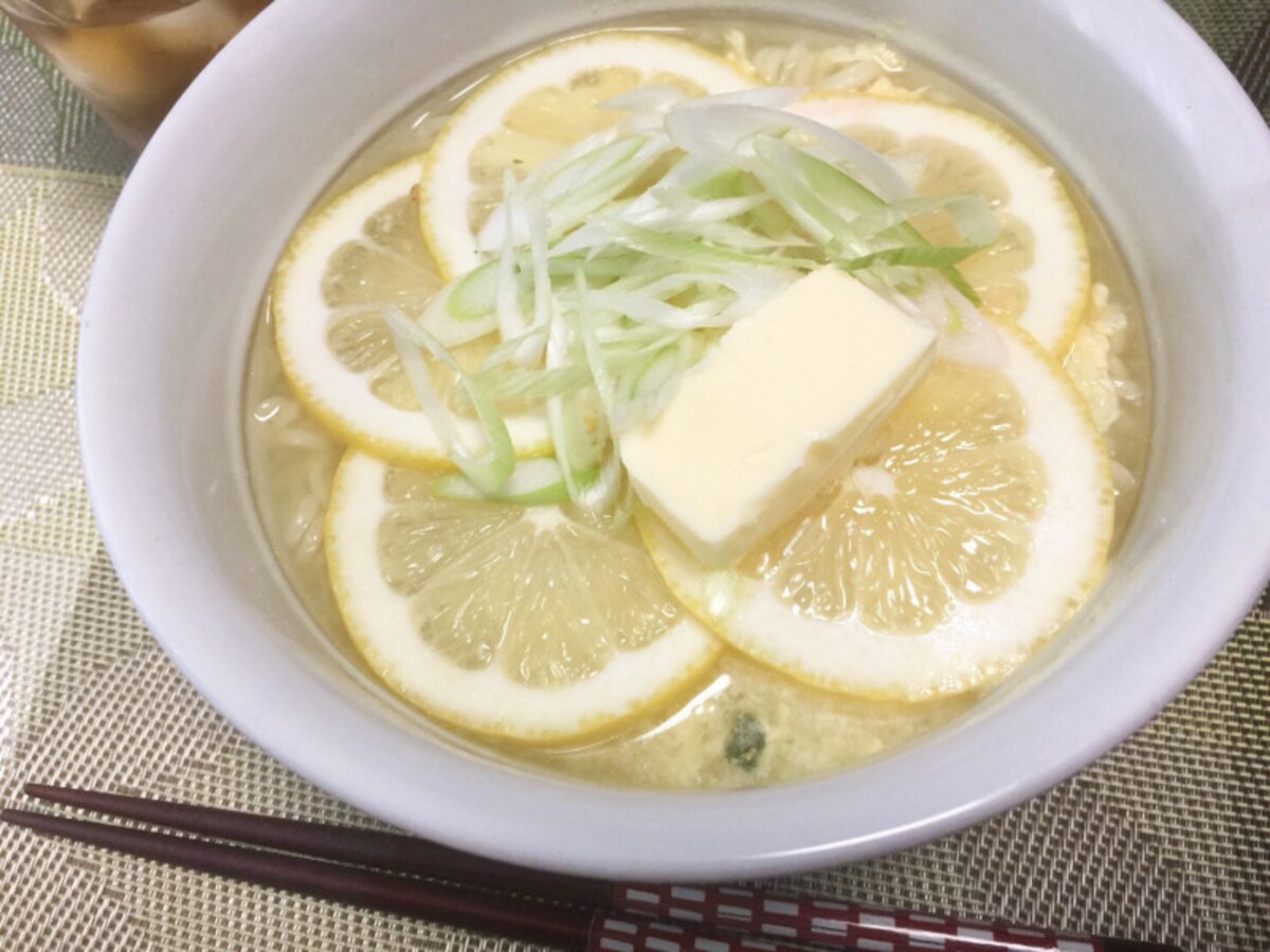 材料3つ、5分で完成！　「サッポロ一番」で作るレモンバター塩ラーメン