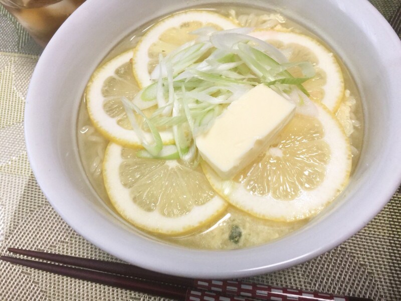 材料3つ、5分で完成！　「サッポロ一番」で作るレモンバター塩ラーメン