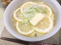 材料3つ、5分で完成！　「サッポロ一番」で作るレモンバター塩ラーメン