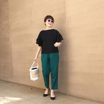 レース、フリル、リブにデコルテ見せ！　旬アイテムはGUの990Tで賢くゲット