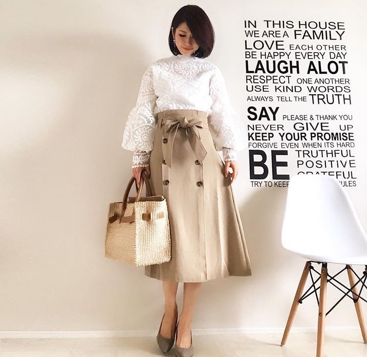 今、最も旬なアイテム! GUのトレンチ風スカートでフェミニンコーデ