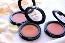 1ヶ月頑張った私に、春の香りと色をまとう“ご褒美コスメ”を。