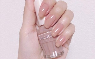 オフィスもOK！　ヌーディーカラーで叶える清楚ネイル