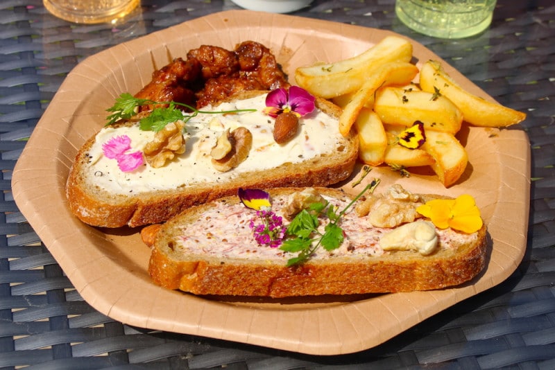 横浜赤レンガ倉庫で「エディブルフラワー」を体験　SNS映え必至の「フラワーガーデン」レポ