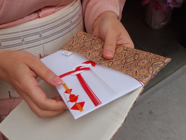 結婚式に呼ばれたら… 20代女子向け「ふくさ」の選び方