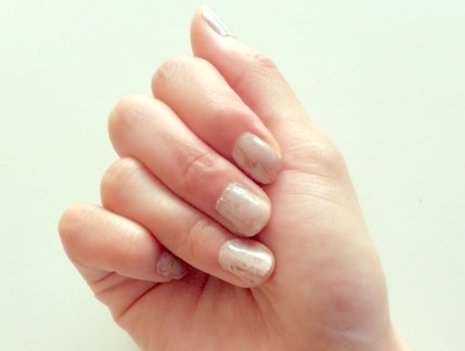 利き手のネイルもきれいに仕上がる! ポリシートネイルに挑戦