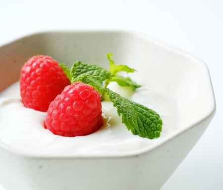 朝・夜?食前・食後?ヨーグルトを食べるおすすめのタイミングとは