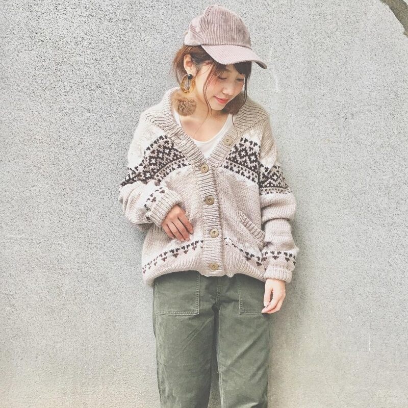 1枚でサマになる！　GUのほっこり“柄セーター”であったかコーデ