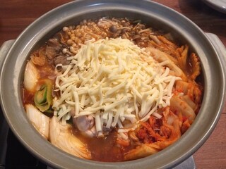 二人の仲も温まる…　5歳オリジナル「チーズキムチきりたんぽ鍋」