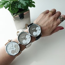 500円に見えない！　ダイソー発ディズニー腕時計がオトナかわいい