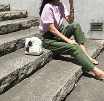 職場でも綺麗にキマる！　ユニクロのクロップドクルーネックT