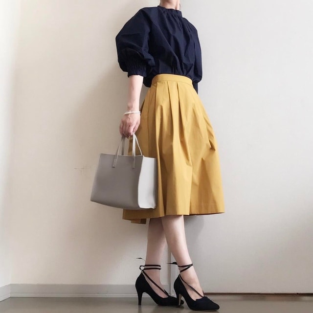 色ち買い続出! ユニクロのギャザーブラウスをチェック