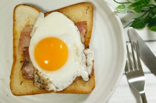 フライパンで5分！　忙しい朝に「フライドブレッド」はいかが？　